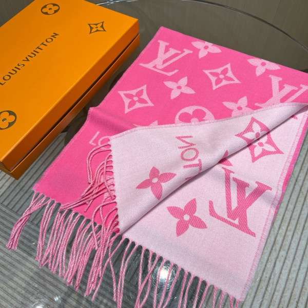 l0*is V*t0n essential  scarf