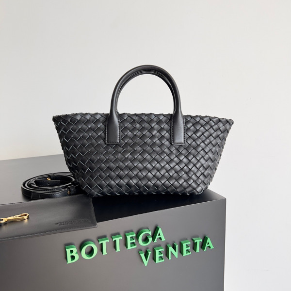 bo*te*ga Ve*ne*ta mini cabat
