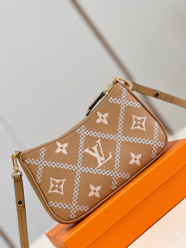 l0*is V*t0n easy pouch on strap