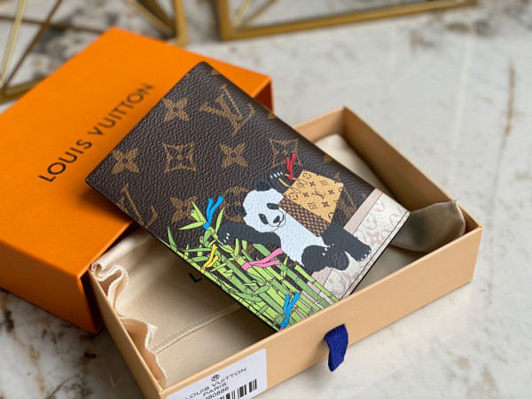 l0*is V*t0n passport cover