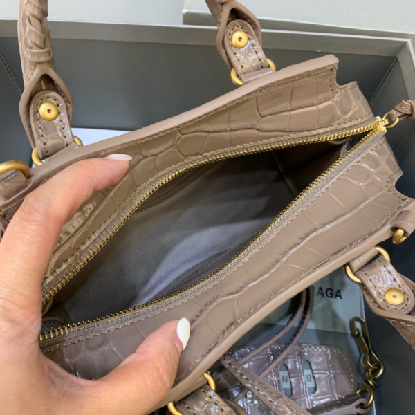 Ba*len*cia*ga neo classic mini top handle bag