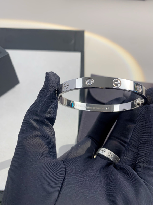 Ca*t*er  bracelet