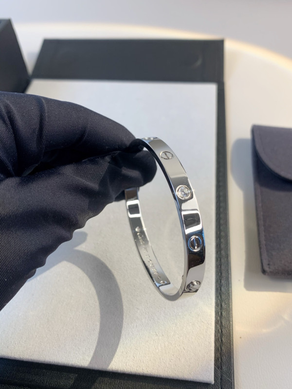 Ca*t*er  bracelet
