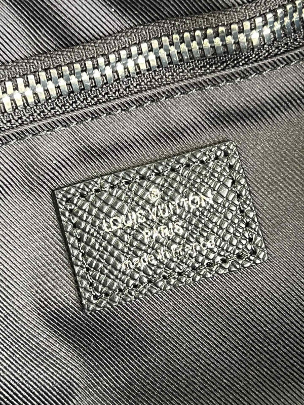 l0*is V*t0n new flap messenger