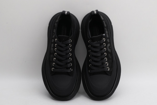 ale*d*r M*Q*en tread slick lace up