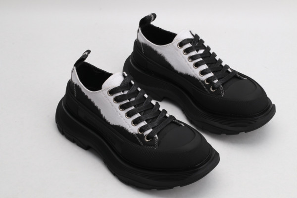ale*d*r M*Q*en tread slick lace up