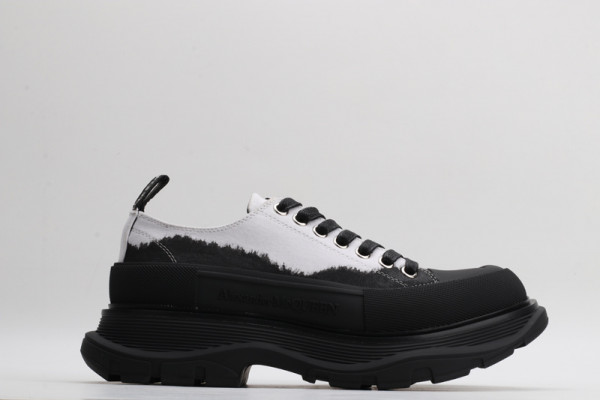 ale*d*r M*Q*en tread slick lace up
