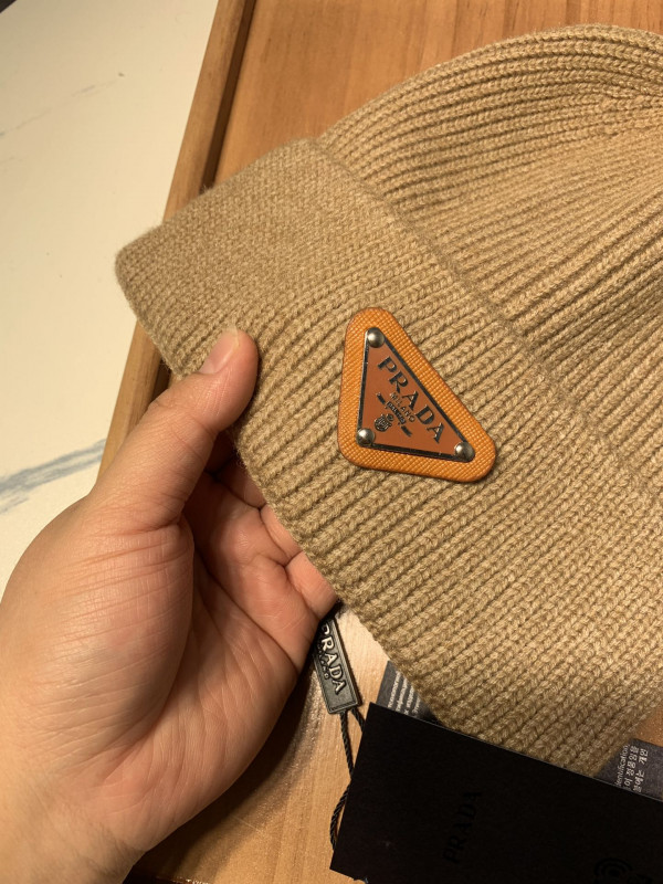 Pra*a hat