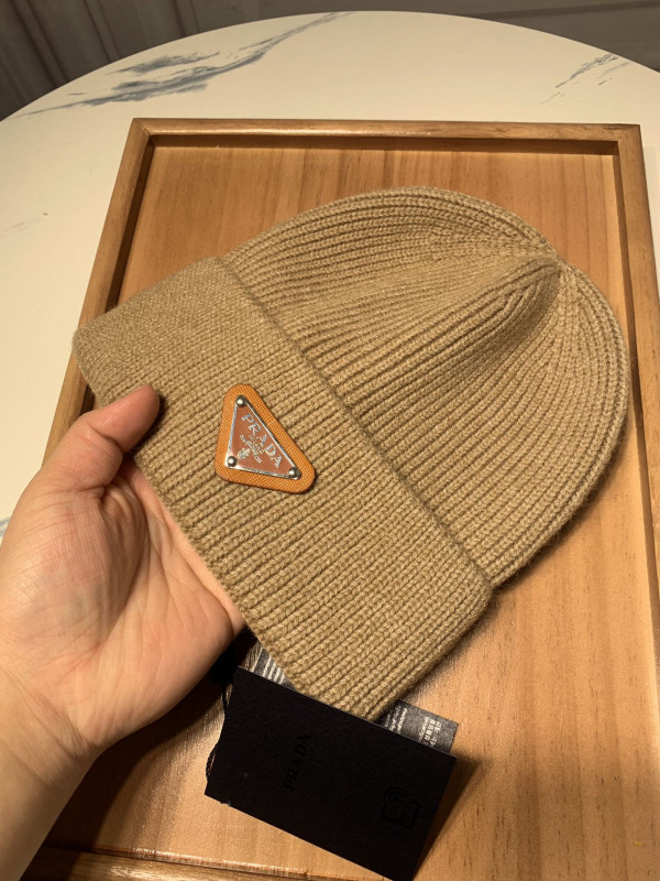 Pra*a hat