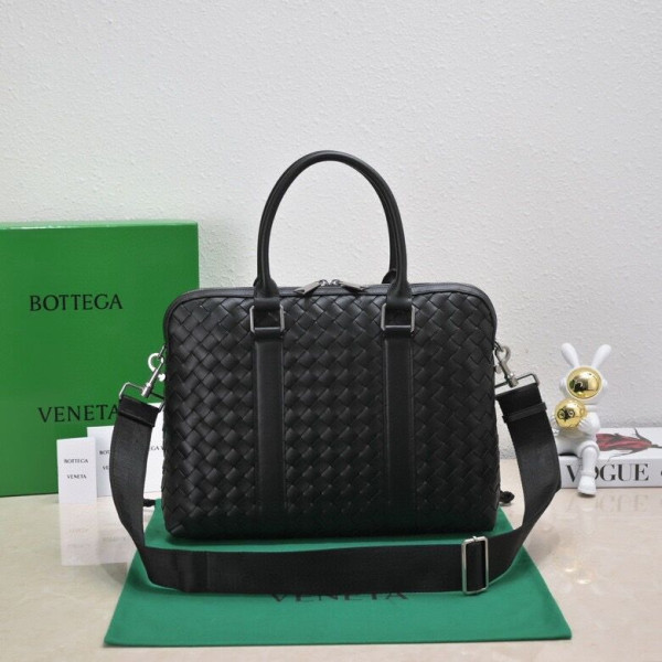 bo*te*ga Ve*ne*ta slim intrecciato briefcase