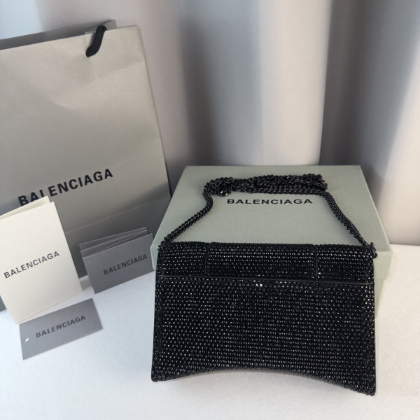Ba*len*cia*ga hourglass wallet on chain