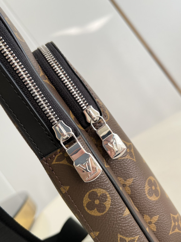 l0*is V*t0n avenue slingbag nm