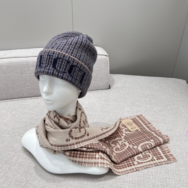 G*u*i scarf