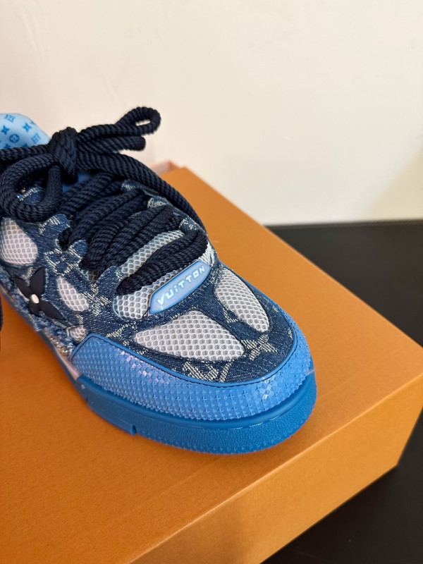 l0*is V*t0n sneakers