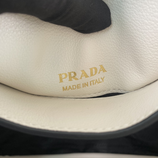 Pra*a medium leather handbag-25*18.5*12.5cm