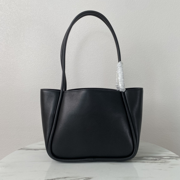 Pra*a medium leather handbag-25*18.5*12.5cm