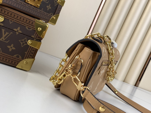 l0*is V*t0n pochette metis east west