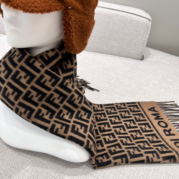 F**di scarf