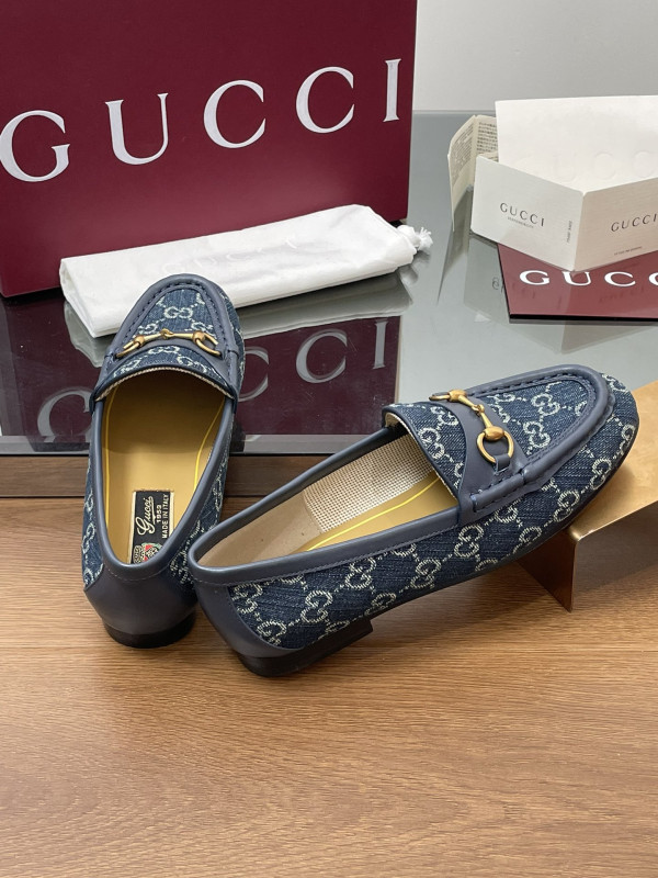 G*u*i loafer