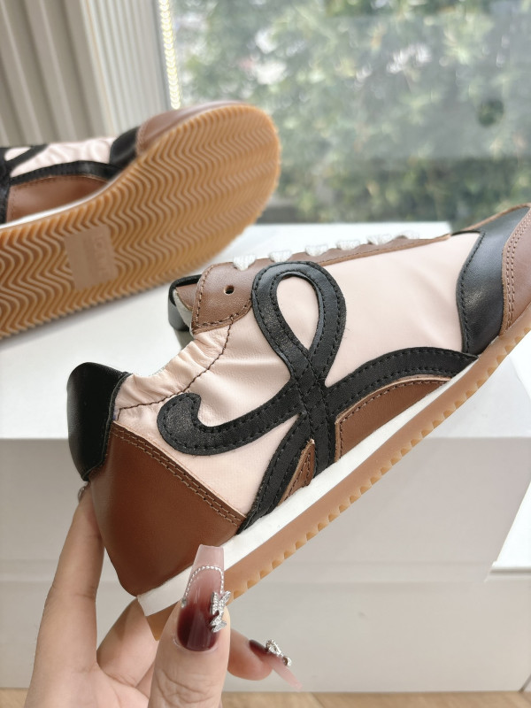 L0ew* ballet runner