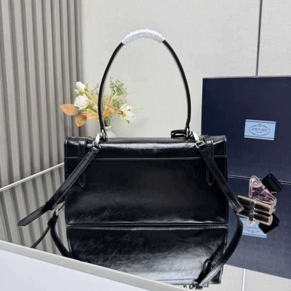 Pra*a medium leather handbag