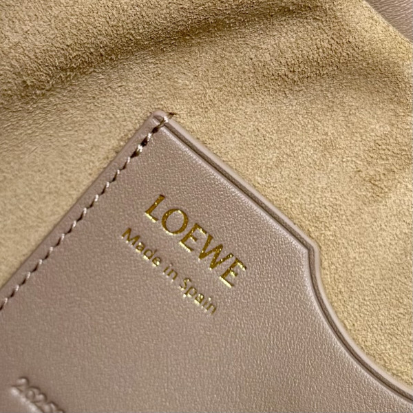 L0ew* medium ola bag in smooth calfskin - 26*18*13cm